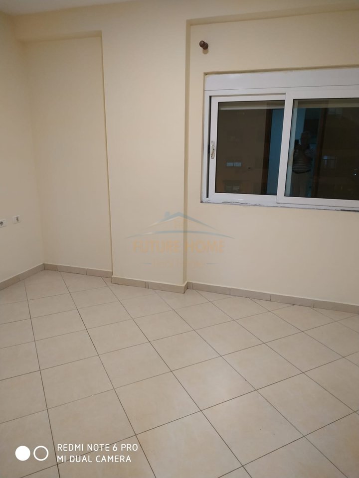 In affitto, appartamento 2+1, Rruga Riza Cerova, vicino alla scuola di 9 anni 4 Deshmoret, Tirana.