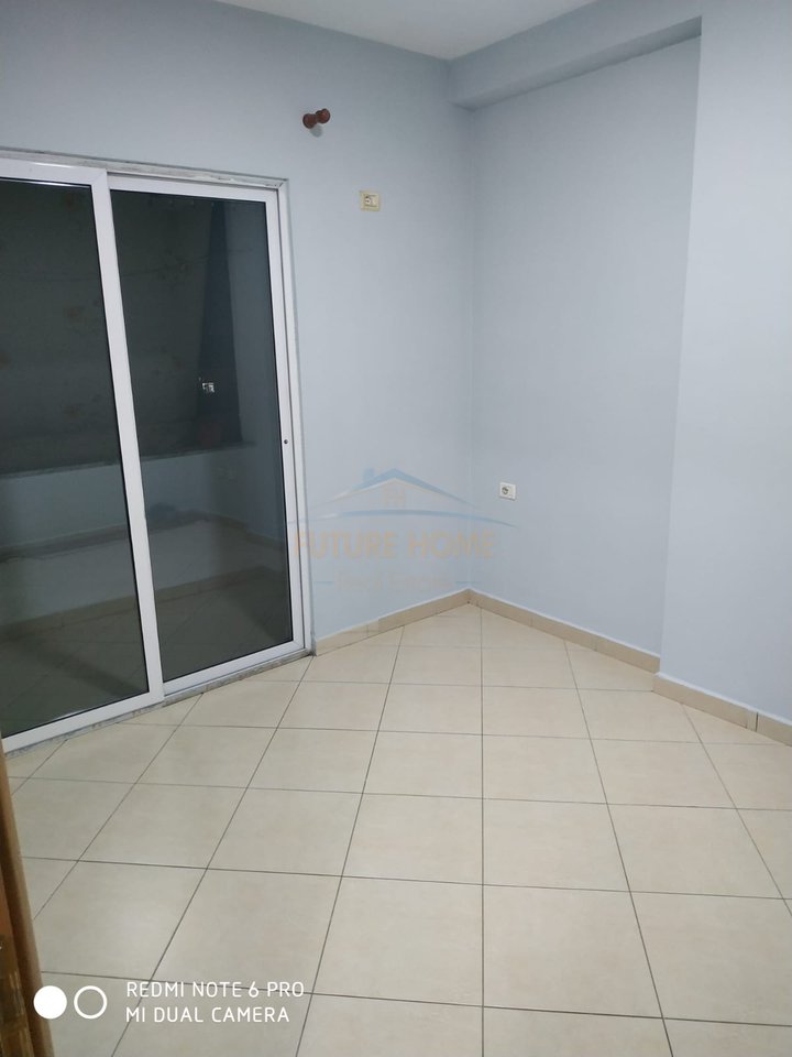 In affitto, appartamento 2+1, Rruga Riza Cerova, vicino alla scuola di 9 anni 4 Deshmoret, Tirana.