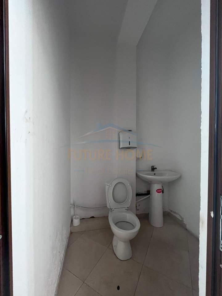 Affitto, Ambiente Aziendale, 21 dicembre, Tirana