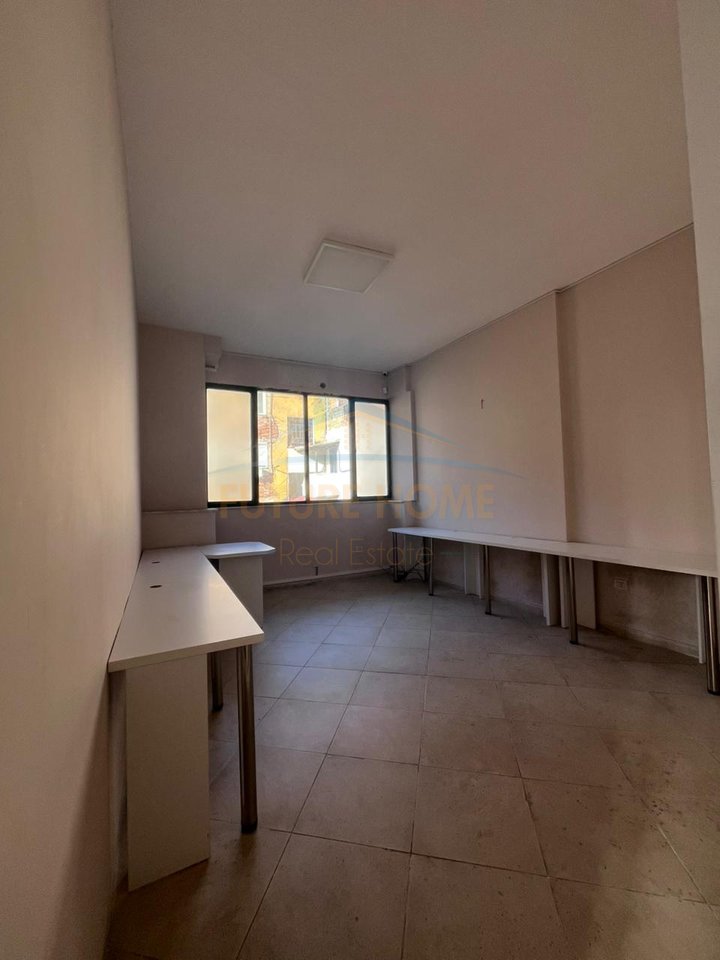 Affitto, Ambiente Aziendale, 21 dicembre, Tirana