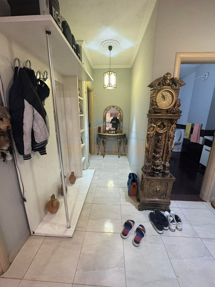 Shitet, Apartament 2+1, Unaza e Re