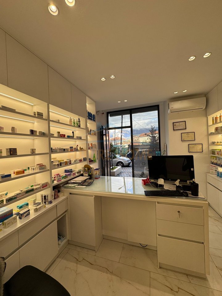 Qira, Ambient Business, Ospedale Americano 2, Tirana