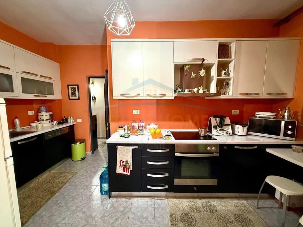 Shitet, Apartament 2+1, Ali Demi, Tiranë.