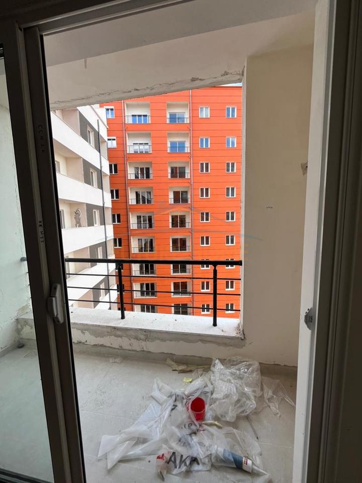 Shitet, Apartament 1+1, Yzberisht, Tiranë