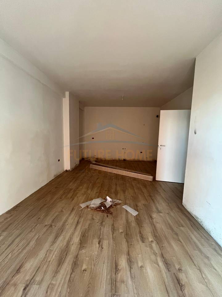 Shitet, Apartament 1+1, Yzberisht, Tiranë