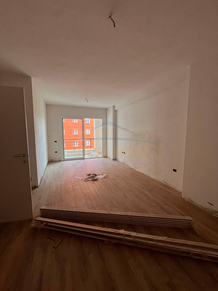 Shitet, Apartament 1+1, Yzberisht, Tiranë
