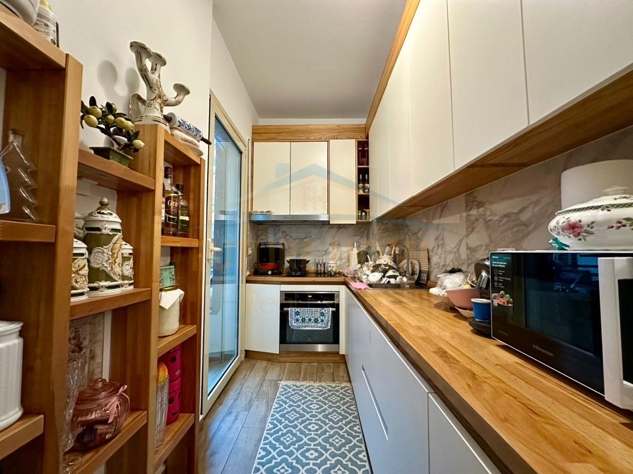 Shitet, Apartament 3+1+2, Liqeni i Thatë, Tiranë.