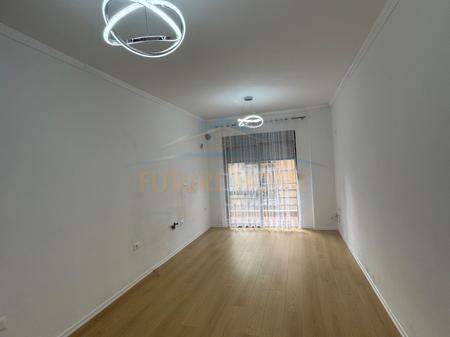 Shitet, Apartament 2+1+2, Fresk