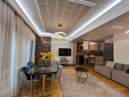 Shitet, Duplex 3+1+3+Verandë, Rezidenca Kodra e Diellit 2, Tiranë.