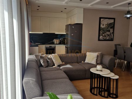 Qera, Apartament 3+1+2 , Rruga Sadik Petrela, Tirane