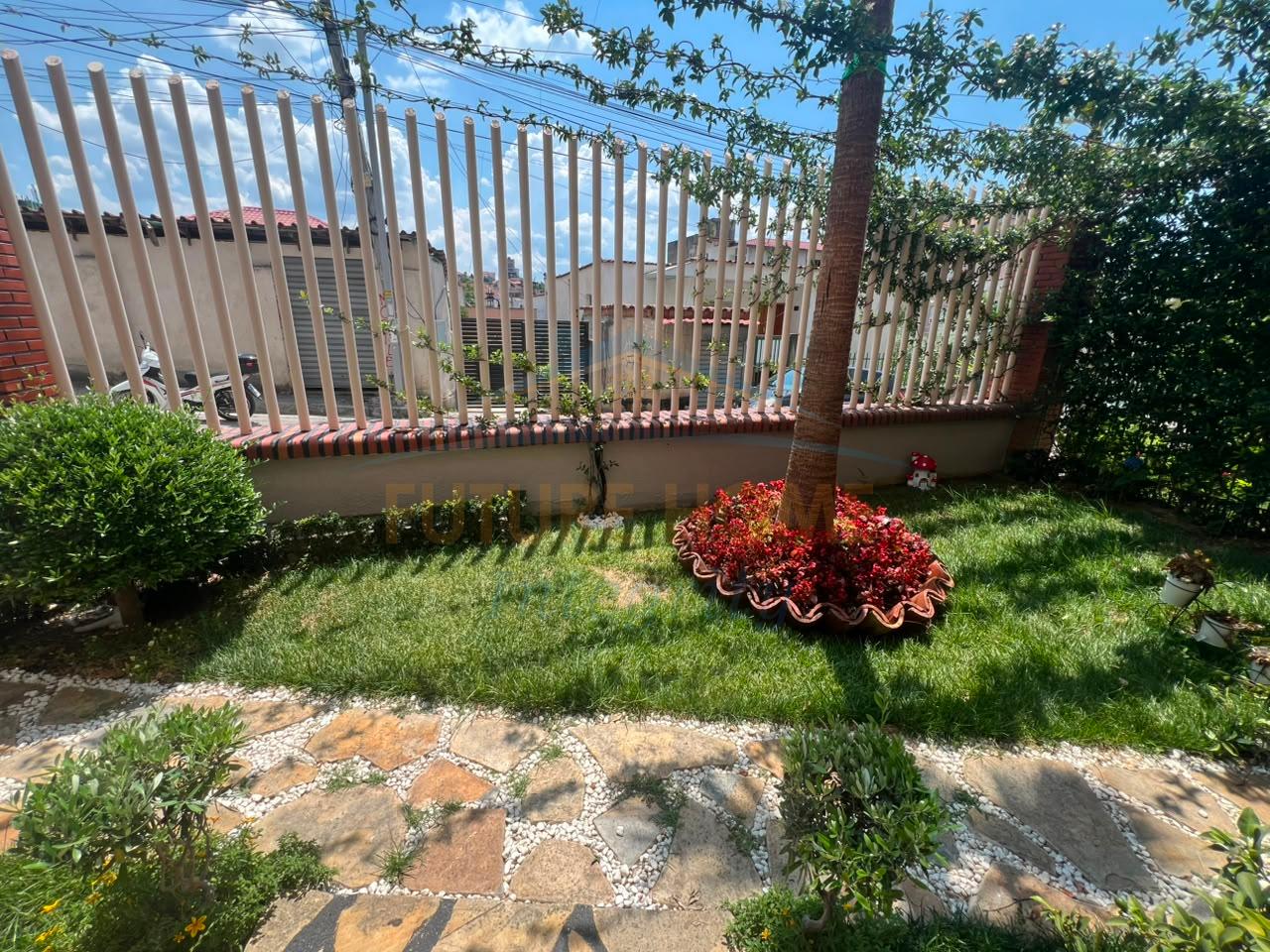 Qera, Dupleks 2+1+2, Ish Tregu Elektrik, Tiranë.