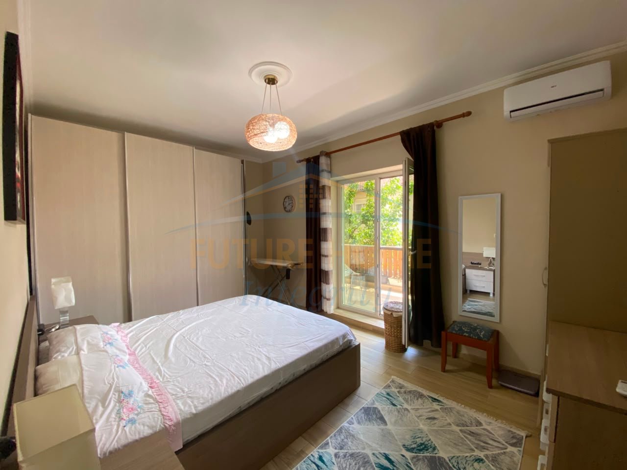 Qera, Apartament 2+1, Ish Tregu Elektrik, Tiranë.
