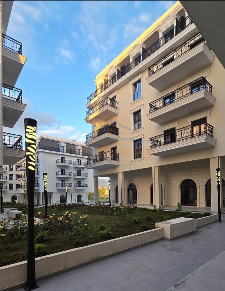 Shitet, Apartament 1+1, Rezidenca Porta Tirana e Re, Tiranë.
