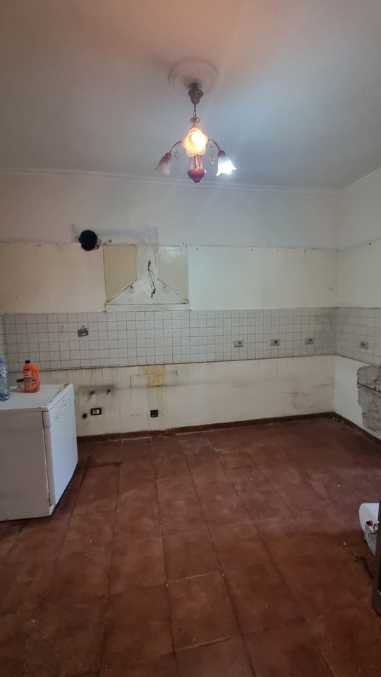 Shitet, Apartament 3+1+2+Depo, Rruga e Kavajës, Tirane