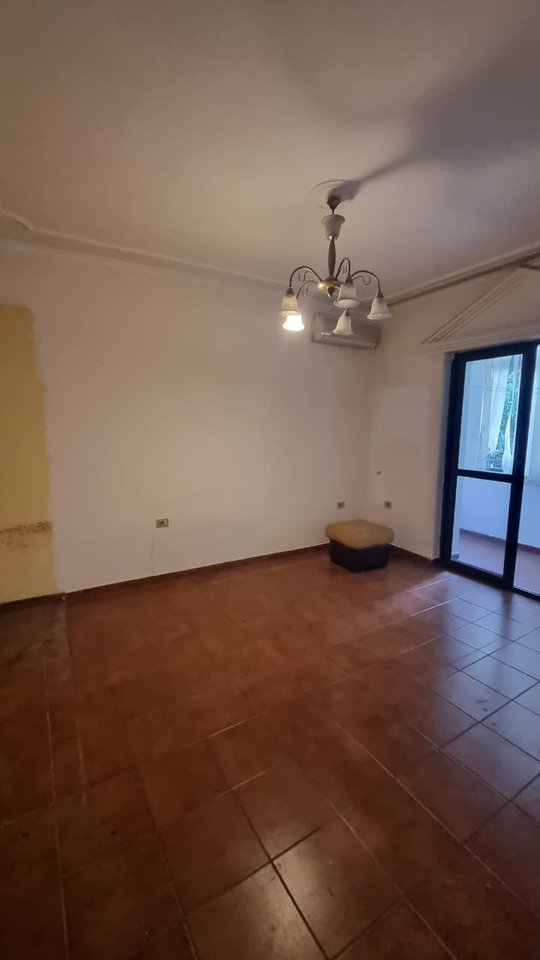 Shitet, Apartament 3+1+2+Depo, Rruga e Kavajës, Tirane