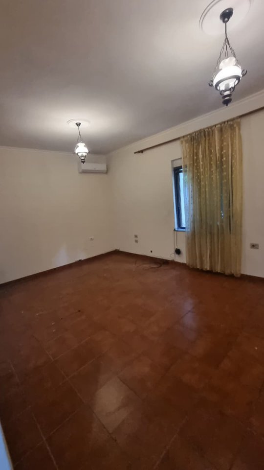 Shitet, Apartament 3+1+2+Depo, Rruga e Kavajës, Tirane