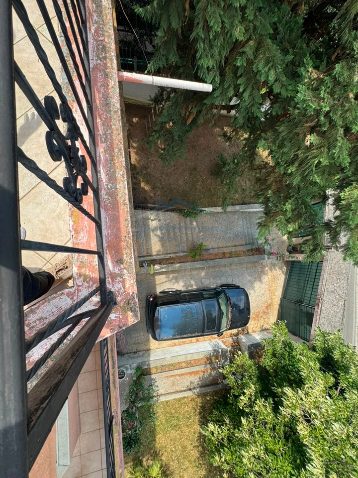 Qera, Vilë , Kodra e Priftit, Tirane