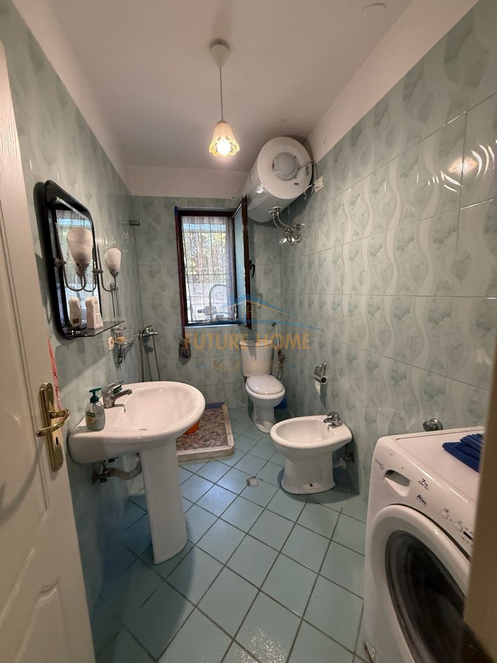 Shitet, Apartament 3+1, Ali Demi, Tiranë.