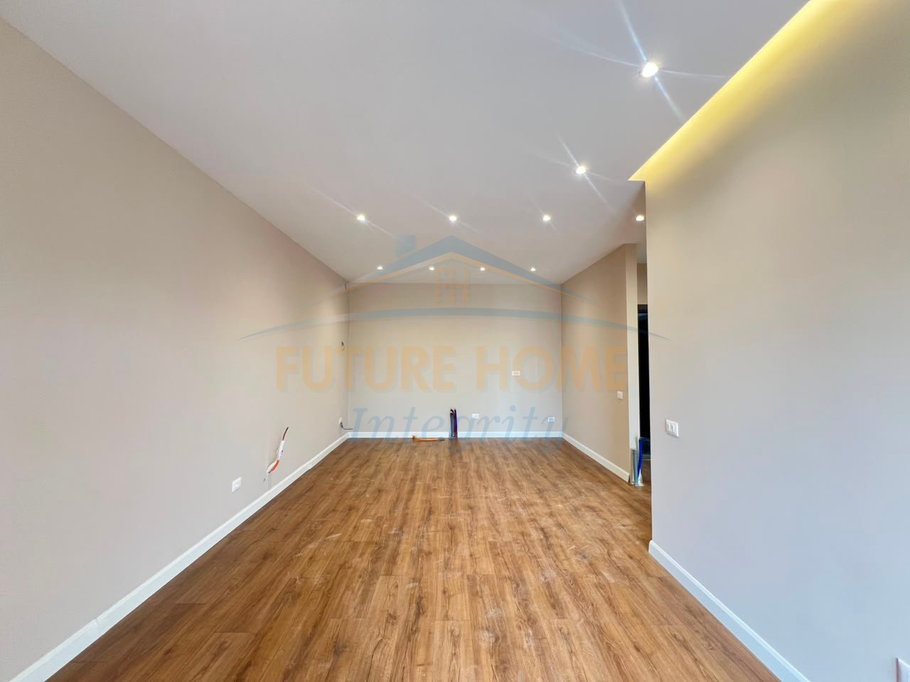 Shitet, Apartament 1+1, Rezidenca Porta Tirana e Re, Tiranë.