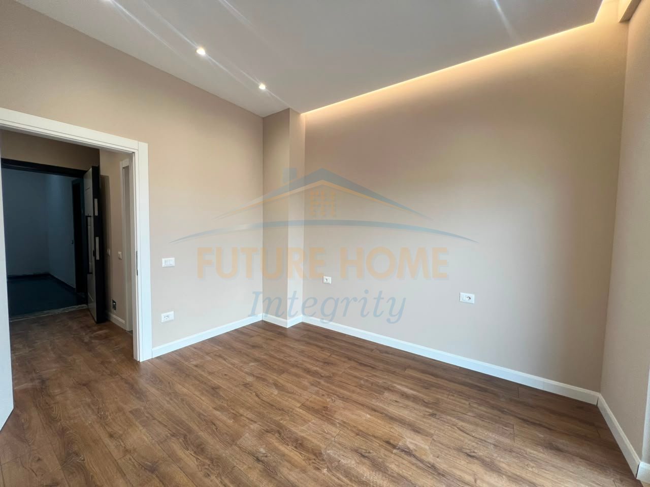 Shitet, Apartament 1+1, Rezidenca Porta Tirana e Re, Tiranë.