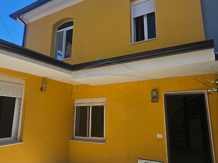 Shitet , Shtëpi Private 2-katëshe , Lagjja Re ,Durres