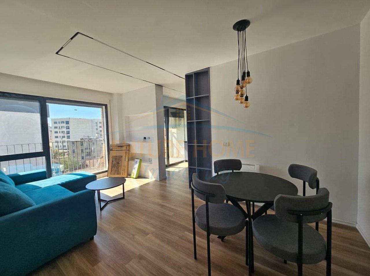 Qera, Apartament 2+1+2+Post Parkimi, Ish Tregu Elektrik, Tiranë.
