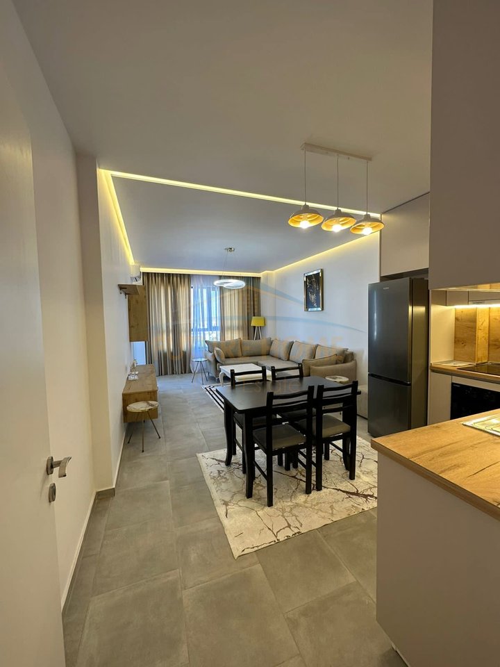 Shitet, Apartament 2+1, Kamëz