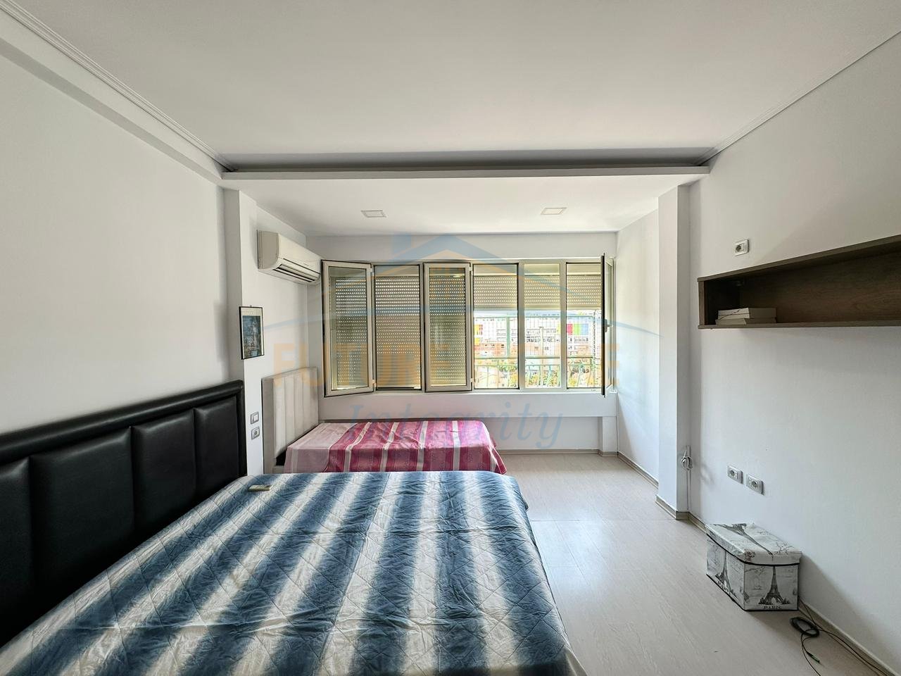 Shitet, Apartament 2+1+2, Kompleksi Grand, Tiranë.