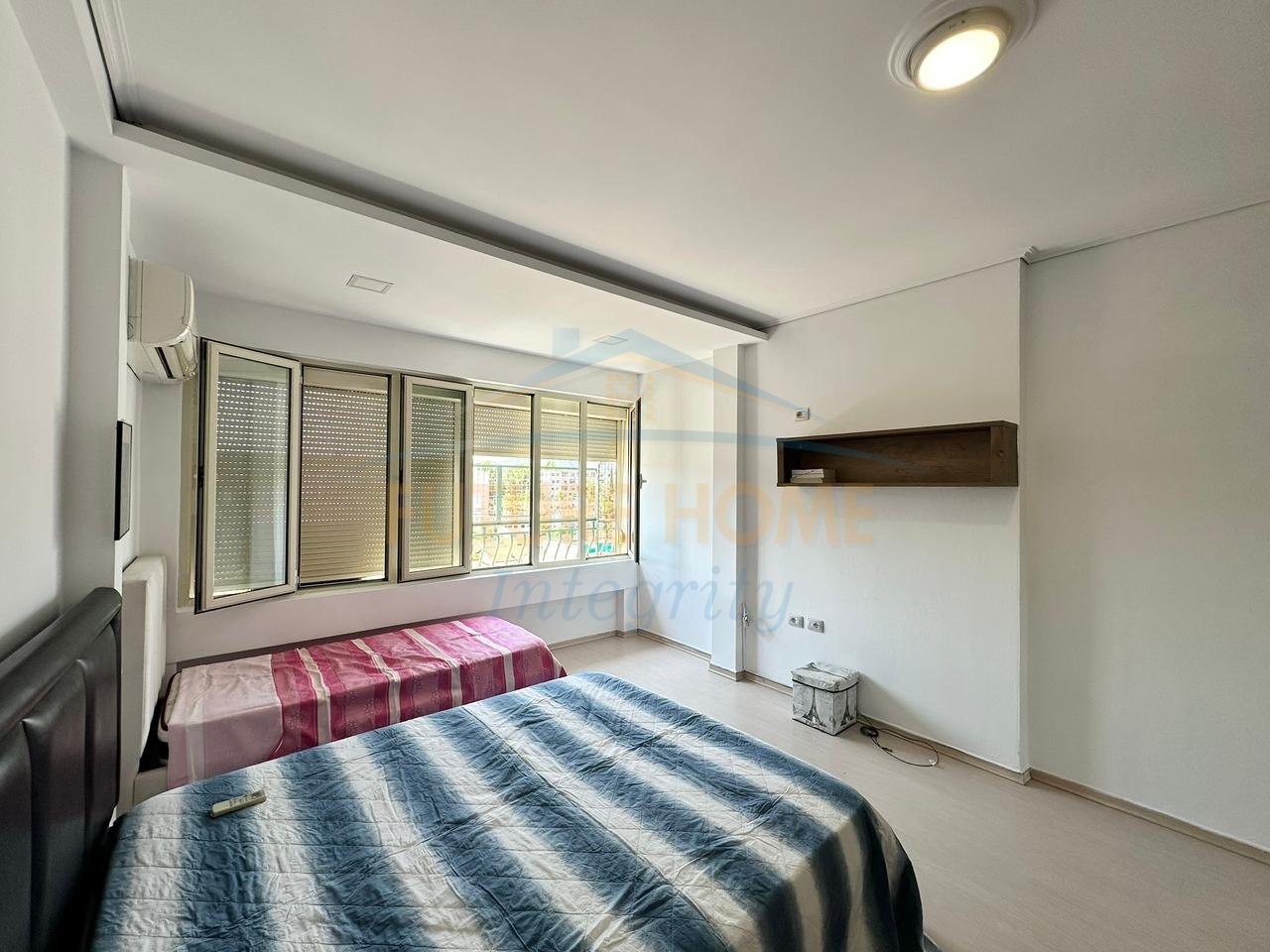 Shitet, Apartament 2+1+2, Kompleksi Grand, Tiranë.