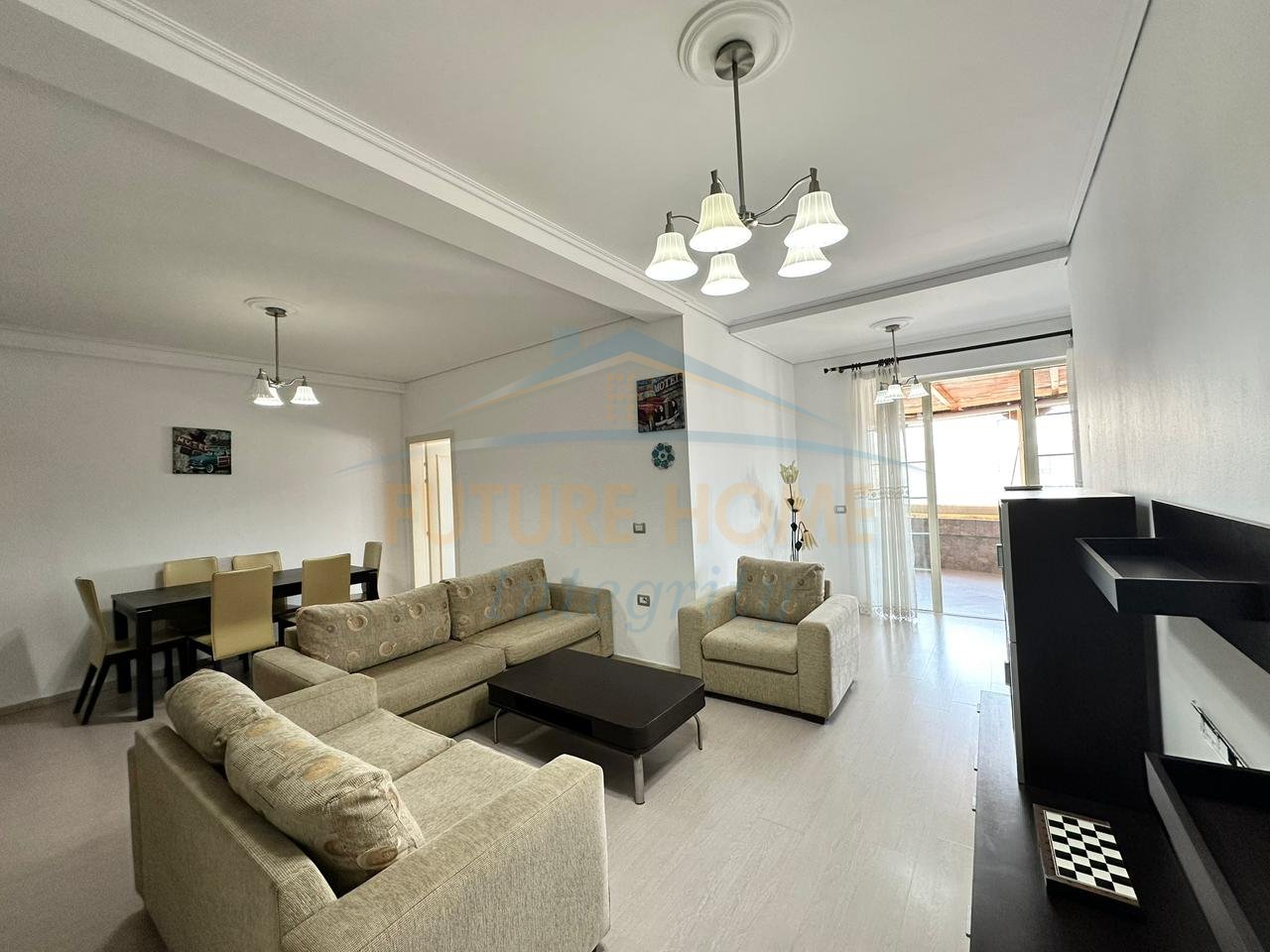 Shitet, Apartament 2+1+2, Kompleksi Grand, Tiranë.