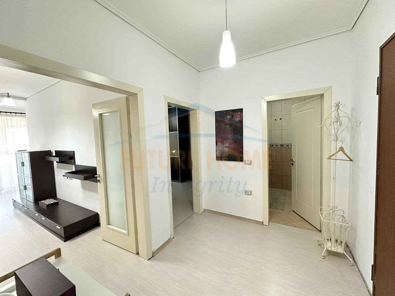 Shitet, Apartament 2+1+2, Kompleksi Grand, Tiranë.
