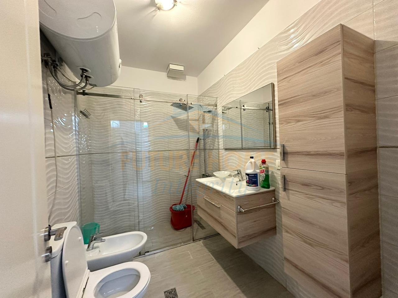 Shitet, Apartament 2+1+2, Kompleksi Grand, Tiranë.