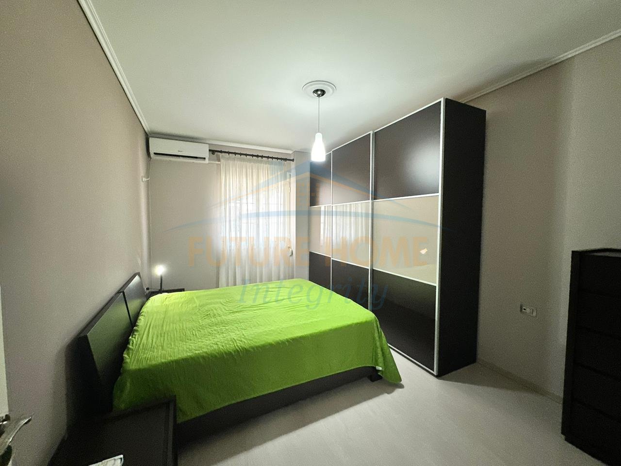 Shitet, Apartament 2+1+2, Kompleksi Grand, Tiranë.