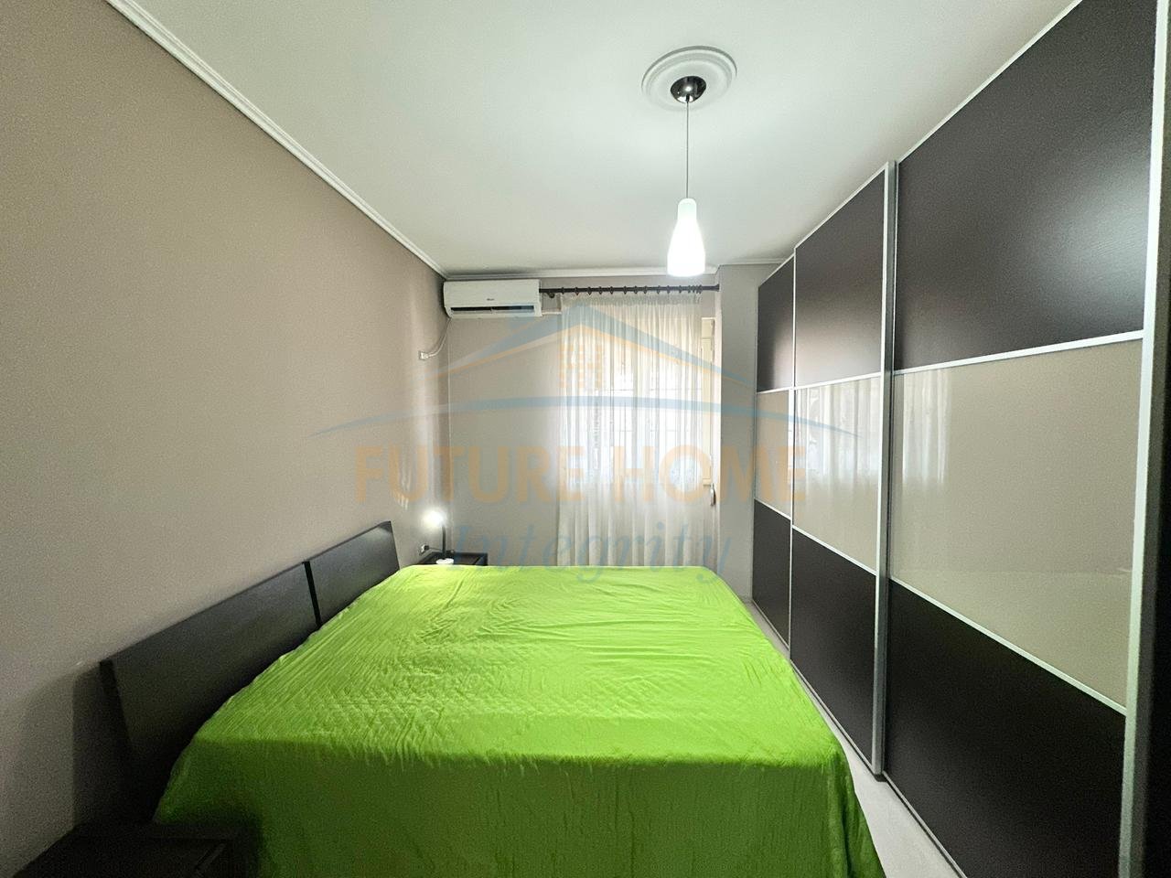 Shitet, Apartament 2+1+2, Kompleksi Grand, Tiranë.