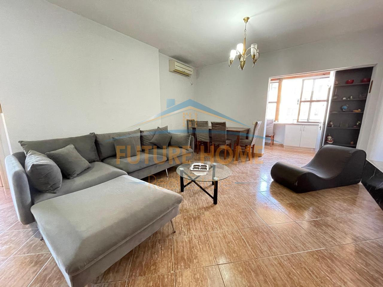 Shitet, Apartament 2+1, Rruga Dritan Hoxha, Tiranë.