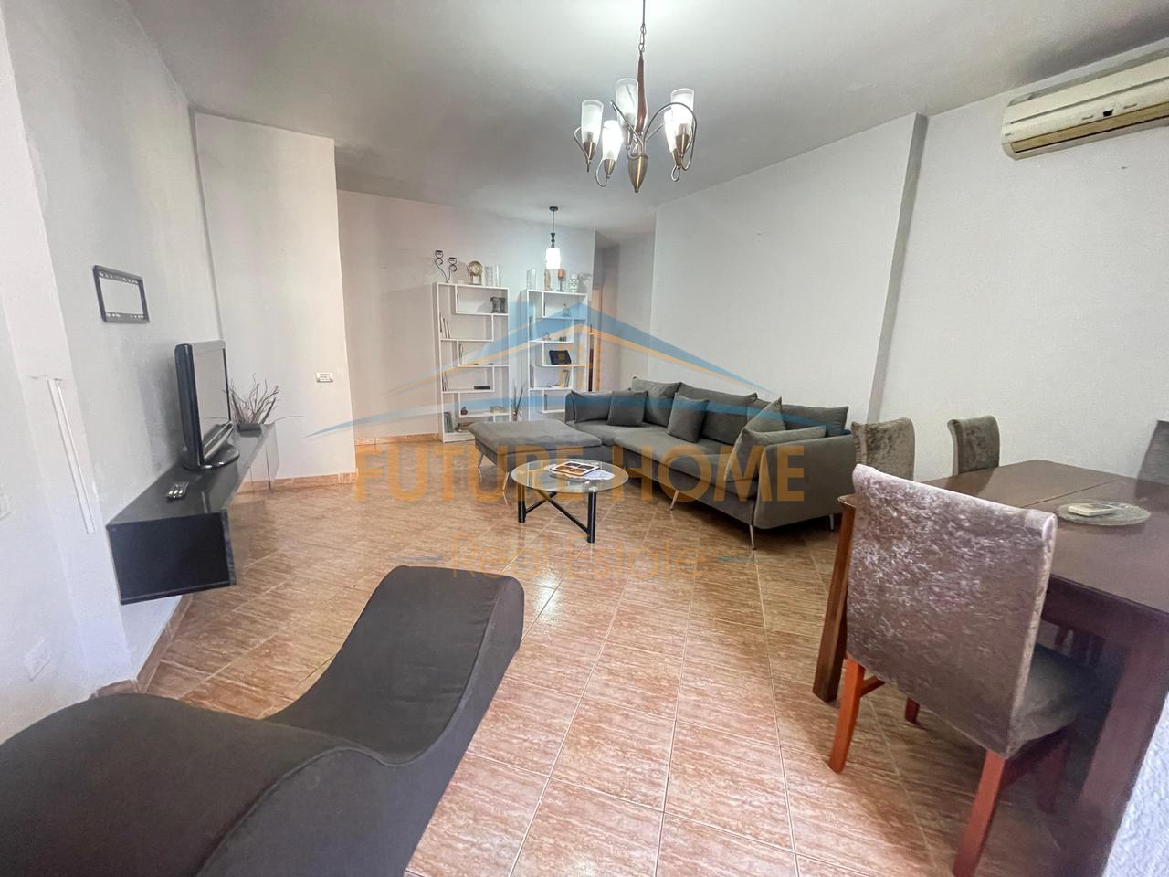 Shitet, Apartament 2+1, Rruga Dritan Hoxha, Tiranë.