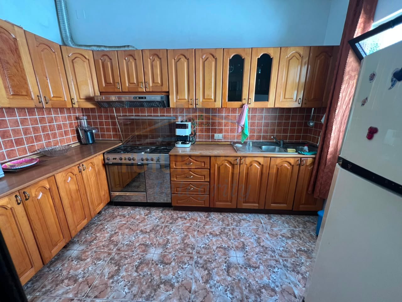 In vendita, Casa privata su 3 piani+Terreno, Ex Mercato Elettrico, Tirana.