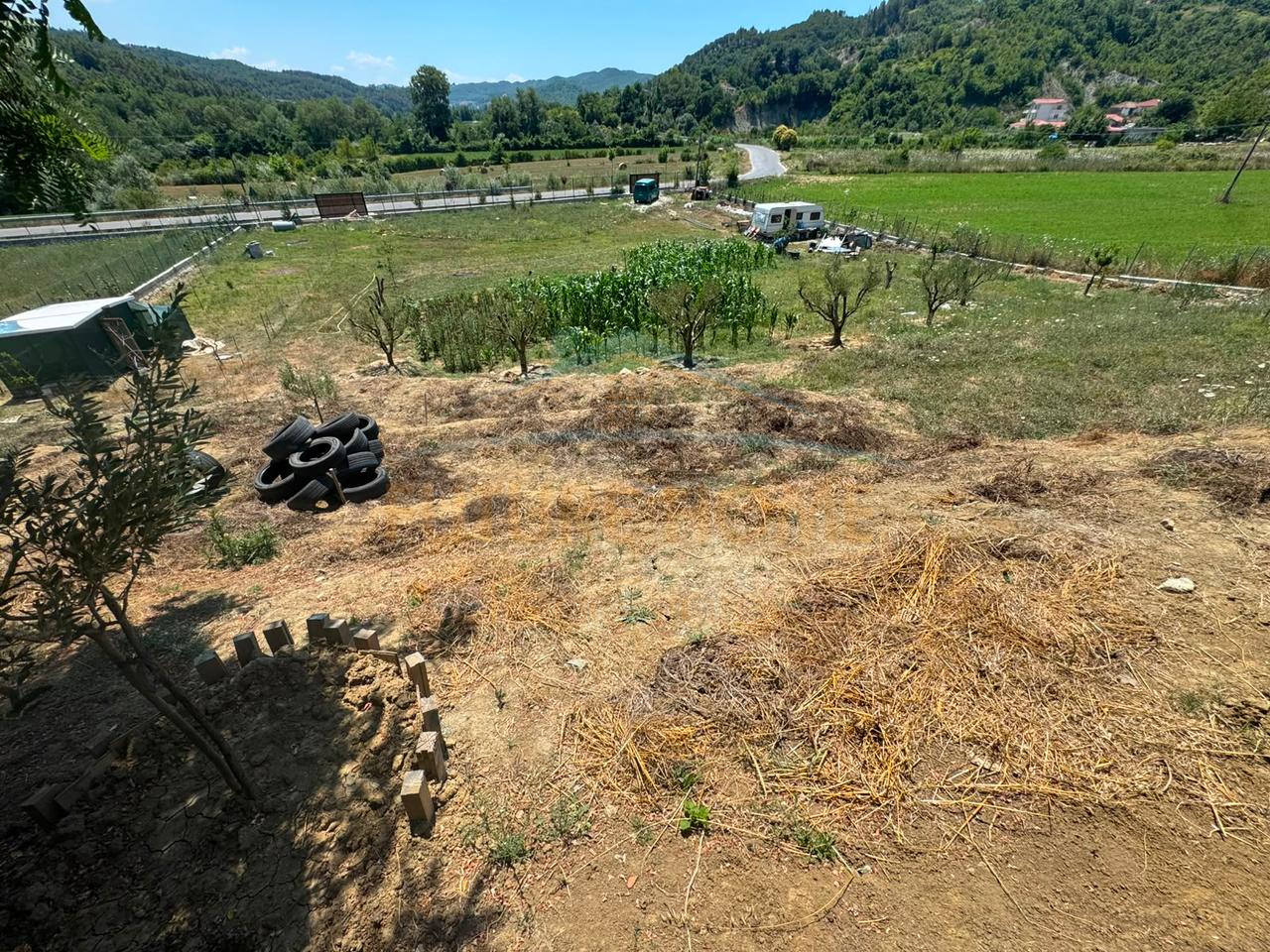 In vendita, Terreno, Pezë