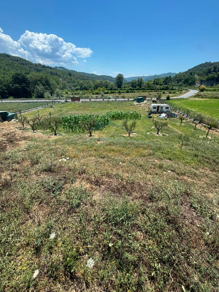 In vendita, Terreno, Pezë