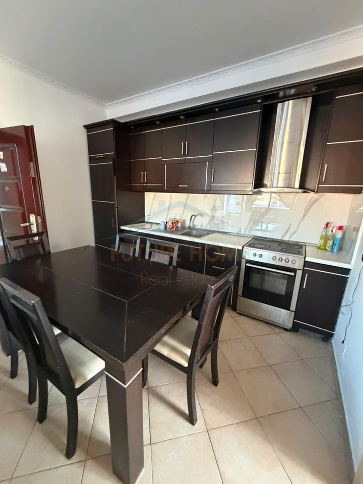 Shitet Apartament 2+1, Misto Mame