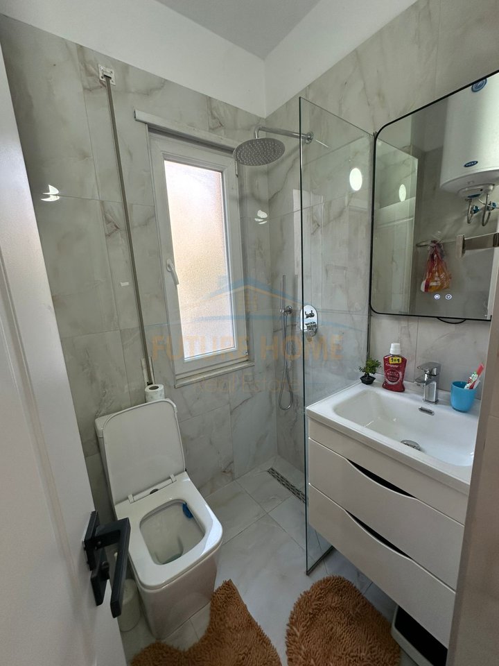 Shitet, Apartament 2+1+2, pranë Restorant Fresku , Fresk
