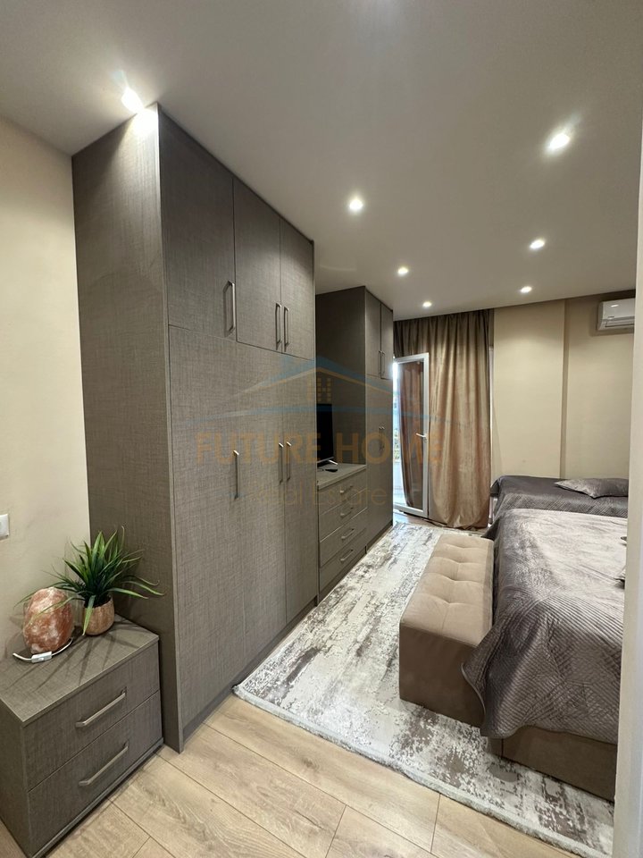 Shitet, Apartament 2+1+2, pranë Restorant Fresku , Fresk