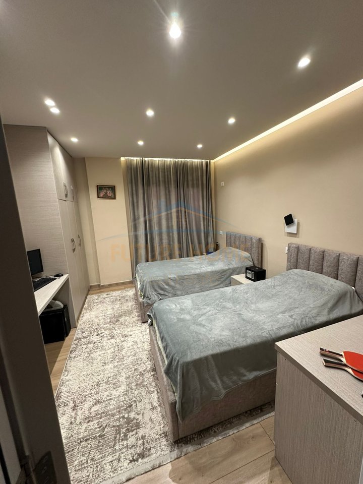 Shitet, Apartament 2+1+2, pranë Restorant Fresku , Fresk