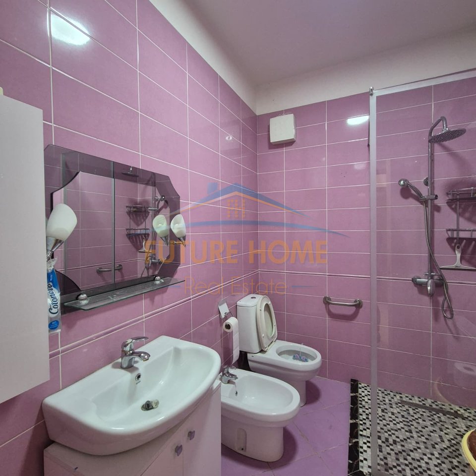 In vendita, Appartamento 1+1, Komuna e Parisit, Tirana.