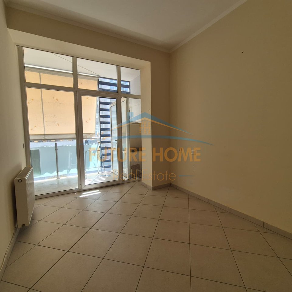In vendita, Appartamento 1+1, Komuna e Parisit, Tirana.