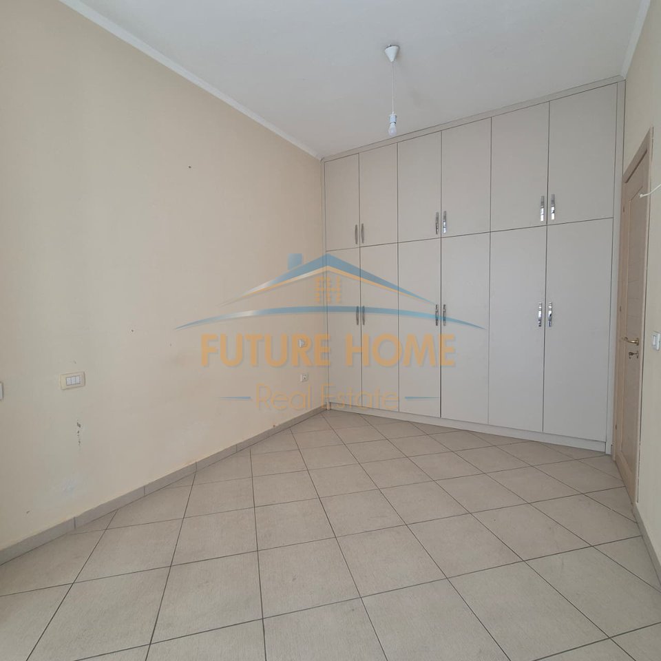 In vendita, Appartamento 1+1, Komuna e Parisit, Tirana.