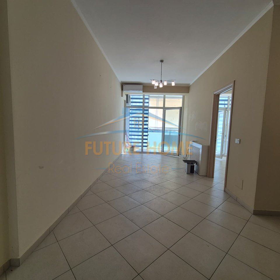 In vendita, Appartamento 1+1, Komuna e Parisit, Tirana.