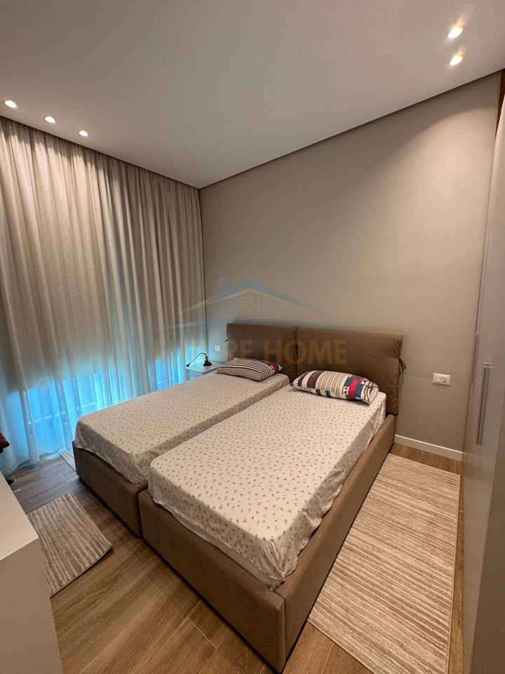 Qera, Apartament 2+1+2 + Post Parkimi, Square 21, Rruga e Kavajës