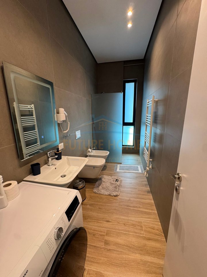 Qera, Apartament 2+1+2 + Post Parkimi, Square 21, Rruga e Kavajës
