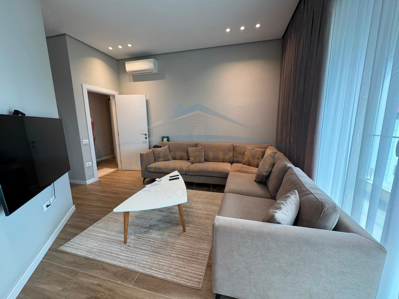 Qera, Apartament 2+1+2 + Post Parkimi, Square 21, Rruga e Kavajës
